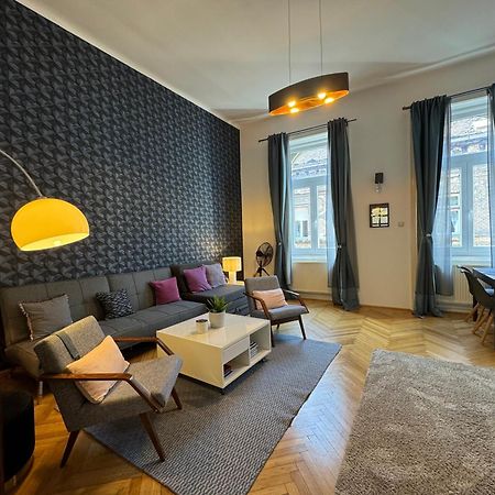 Double Blue Apartment In Budapest Downtown Exterior photo