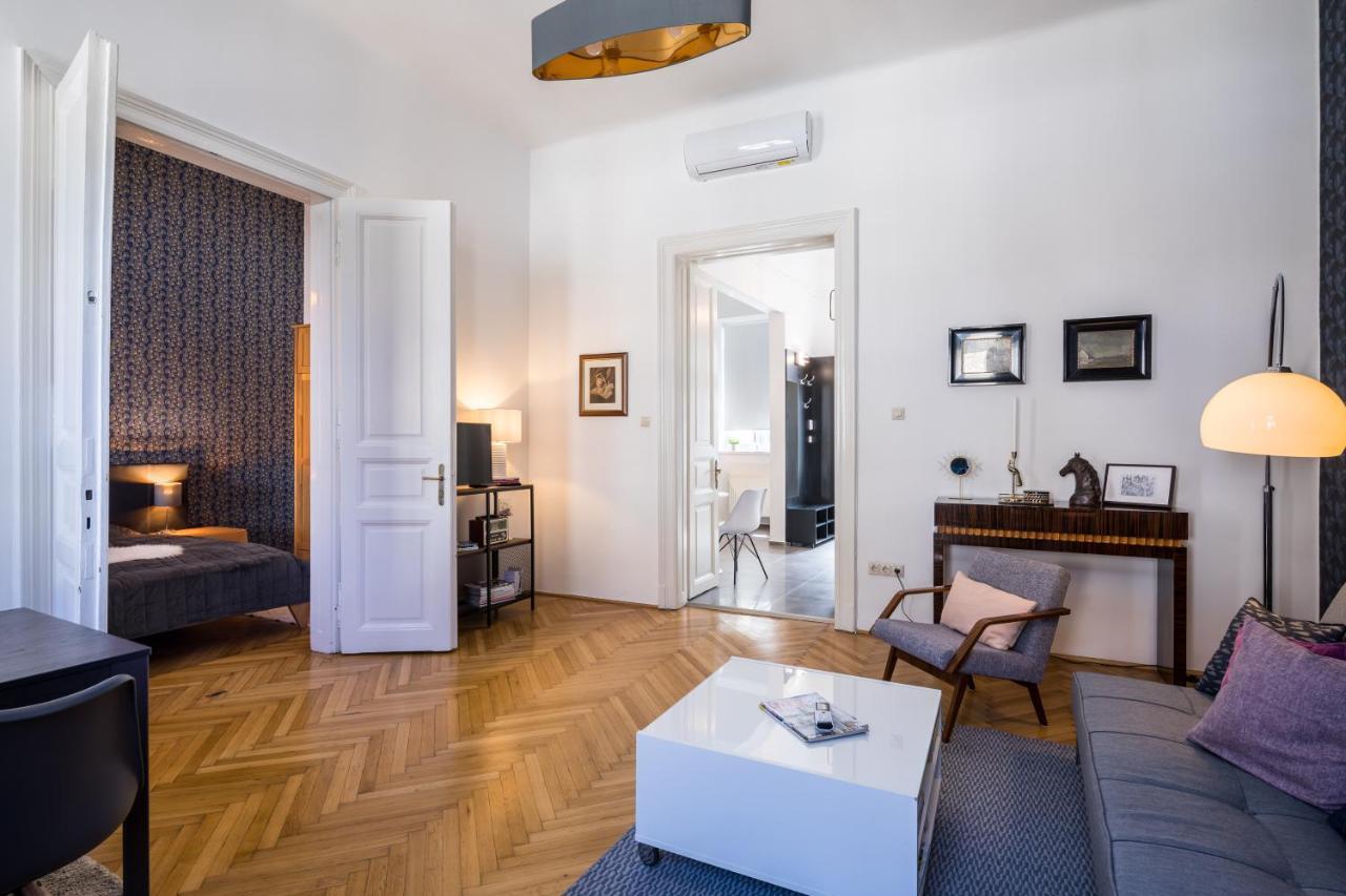 Double Blue Apartment In Budapest Downtown Exterior photo